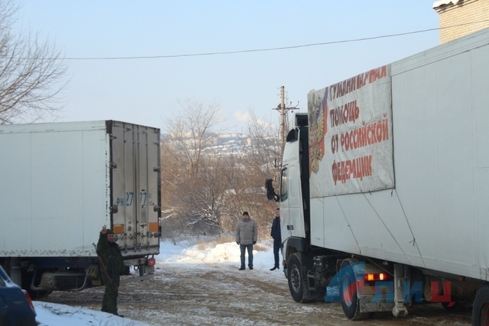 Прибытие и разгрузка автомобилей 73-го гумконвоя МЧС РФ, Луганск, 25 декабря 2018 года
