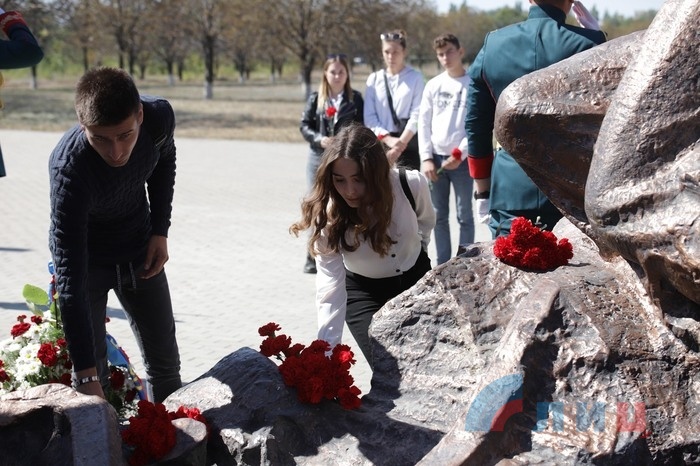 Возложение цветов к мемориалу "Непокоренные", Краснодон, 9 сентября 2021 года