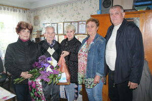Славяносербские общественники поздравили с 96-летием ветерана Великой Отечественной войны