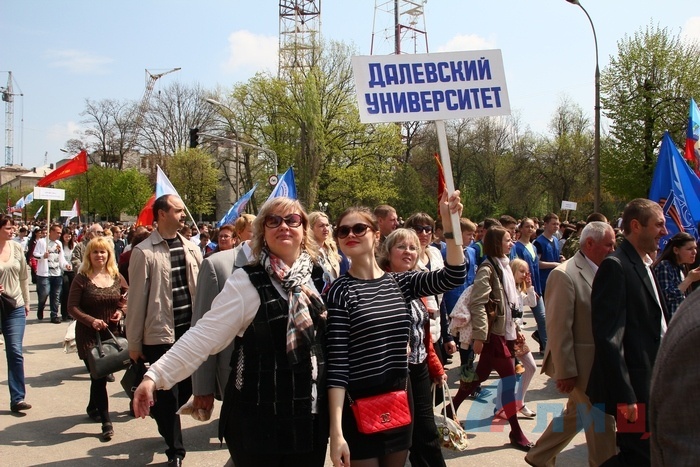Шествие в честь Праздника Весны и Труда, Луганск, 1 мая 2015 