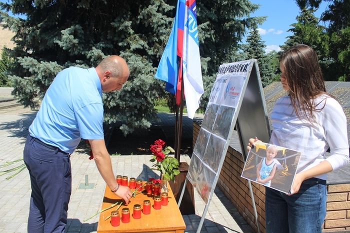 Жители Республики почтили память жертв авиаудара ВСУ по Старой Кондрашевке