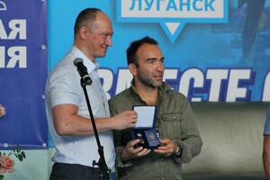 Российский борец Камил Гаджиев посетил в Луганске турниры по боксу и дзюдо