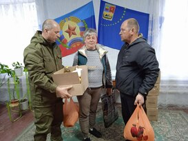Руководитель Славяносербщины передал гумпомощь беженцам из зоны боевых действий