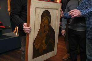 Кириенко передал Музею донского казачества в Станице Луганской копию иконы Богоматери