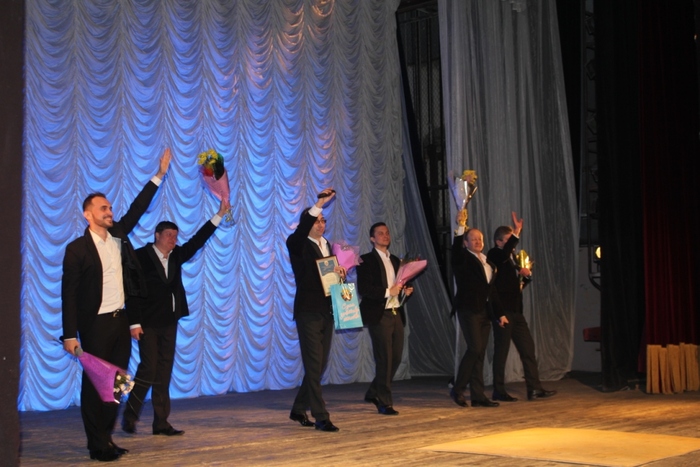 Шоу-группа из Севастополя дала благотворительный концерт в Луганске 