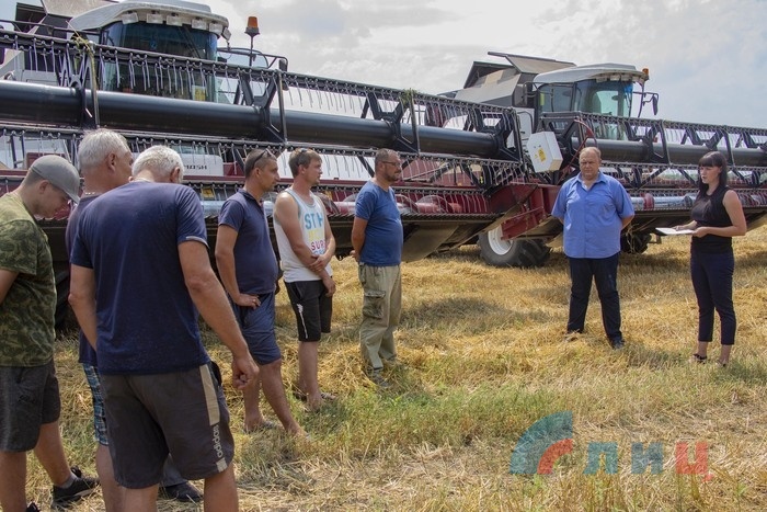 Встреча депутатов ЛНР с аграриями Республики по вопросу оформления СНИЛС, Лутугинский район, 21 июля 2021 года