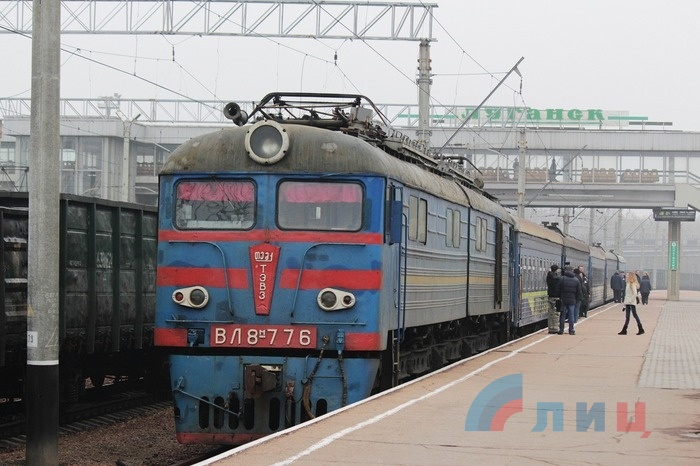 Первый межреспубликанский пассажирский поезд №604/603 сообщением Луганск-Ясиноватая, 1 марта 2016 года