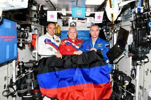Российские космонавты  в честь освобождения ЛНР развернули на МКС флаги Республик Донбасса