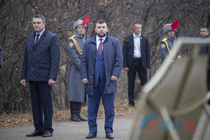 Возложение главами ЛНР и ДНР цветов к мемориальному комплексу "Не забудем, не простим!", Луганск, 2 ноября 2021 года