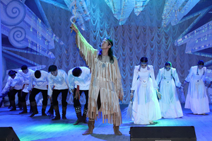 Театр танца из Якутии представил в Луганске программу "Сияние Севера"
