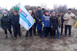 Активисты ОД "Мир Луганщине" благоустроили детскую площадку в Миусинске