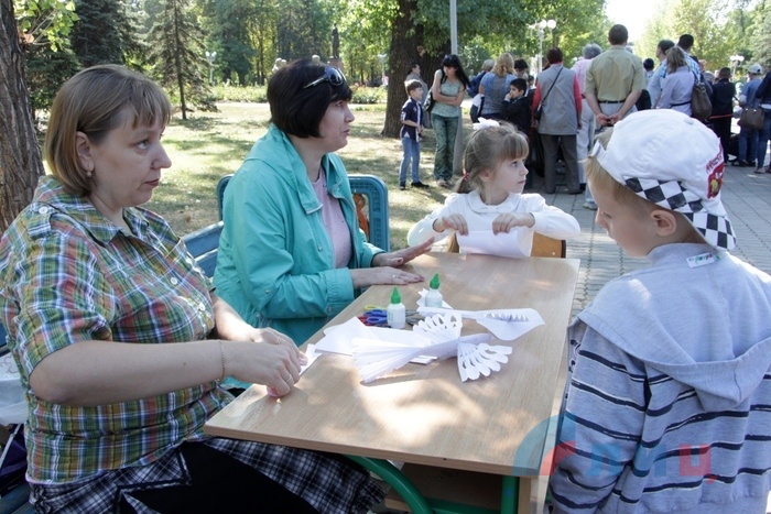 Детские творческие коллективы поздравили луганчан с Днем города, Луганск, 9 сентября 2017 года