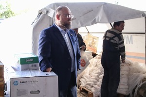 Депутат Госдумы Бурлаков доставил в Луганск очередную партию гуманитарной помощи