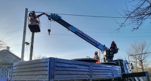 Специалисты из Ставрополя ведут капитальный ремонт линий электропередачи в Антраците