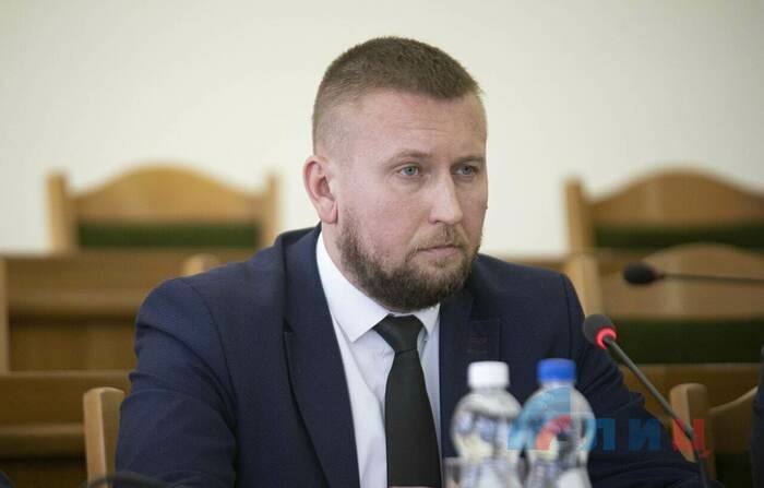 Принятие Народным Советом закона о референдуме по вопросу вхождения ЛНР в состав РФ, Луганск, 20 сентября 2022 года
