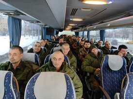 Сорок освобожденных из плена защитников ЛНР возвращаются домой - Пасечник
