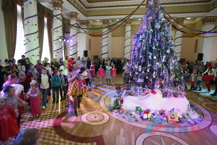 Кремлевская елка в Луганске, 30 декабря