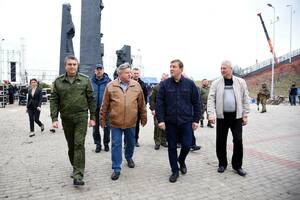 Пасечник и Турчак проинспектировали ход реставрации мемориала "Непокоренные" в Краснодоне
