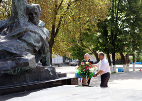 Жители Антрацитовского района в День шахтера почтили память погибших горняков