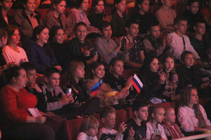 Более 1,5 тыс. детей посетили благотворительное представление в Луганском цирке – МКСМ