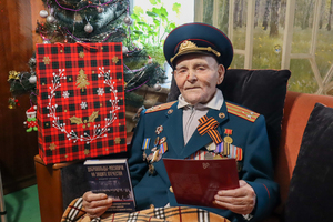 Общественники ЛНР передали ветеранам войны подарки из Российской Федерации