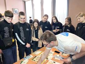 Около 60 учащихся ЛНР поучаствовали в квесте "Освобождение Ворошиловграда" в Луганске