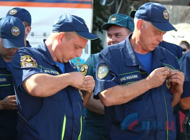 "Юбилейный" конвой МЧС России прибыл в Луганск в годовщину доставки первой гумпомощи, 20 августа 2015 года