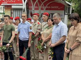 Луганчане почтили память жителей Юбилейного, погибших 8 лет назад при обстреле поселка