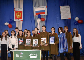 "Парта Героя" в честь первого коменданта Первомайска открылась в школе имени Евгения Ищенко