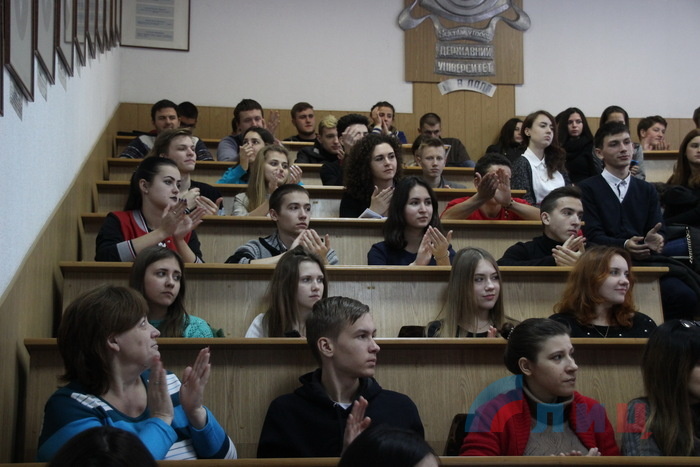 Заседание дискуссионного клуба "Политика XXI века" в ЛНУ им. В.Даля, Лугаск, 2 ноября 2016 года