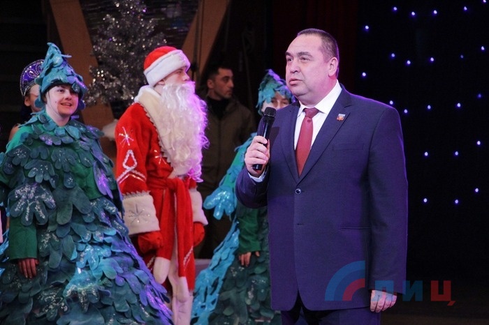 Открытие новогодней программы "Главная елка Республики" в Луганском цирке, Луганск, 28 декабря 2016 года