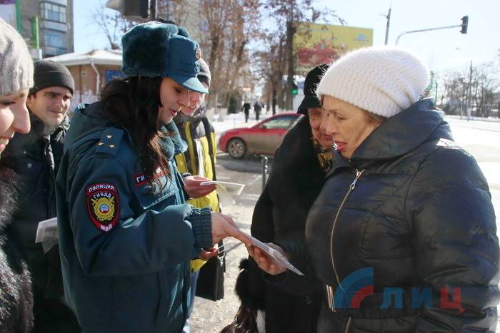 Акция "Соблюдайте правила дорожной безопасности", Луганск, 16 февраля 2017 года