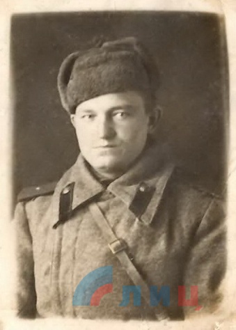 Хоружий Филипп Павлович (1921-1996). Гвардии младший лейтенант. Награжден орденами Красного Знамени и Красной Звезды.