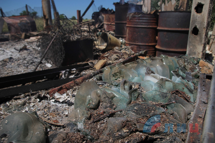 Последствия обстрела села Желобок киевскими силовиками, 18 июня 2018 года