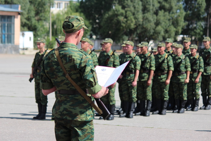 Глава ЛНР принимает присягу первых выпускников Центра военной подготовки, Луганск¸ 21 августа 2015 года