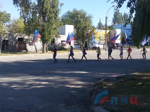 "Юбилейный" конвой МЧС России прибыл в ЛНР в годовщину доставки первой гумпомощи, 20 августа 2015 года