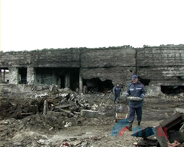 Саперы МЧС ЛНР обезвредили более тысячи взрывоопасных предметов на Чернухинской птицефабрике 