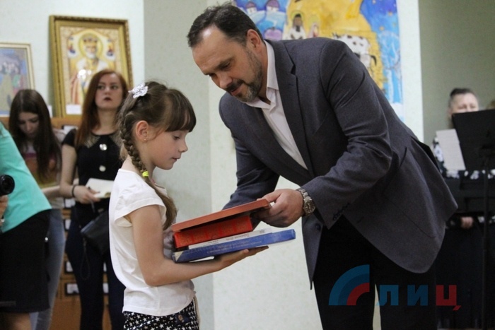 Церемония награждения победителей и призеров республиканского конкурса "Я рисую Библию", Луганск, 1 июня 2017 года
