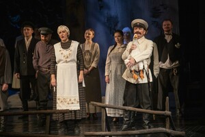 Луганский русский театр представил премьеру спектакля "Поминальная молитва"