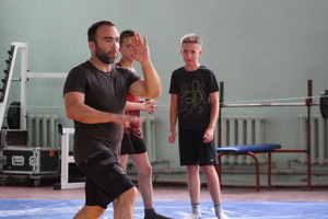 Известный российский борец Камил Гаджиев провел мастер-класс для воспитанников ЛВУФК