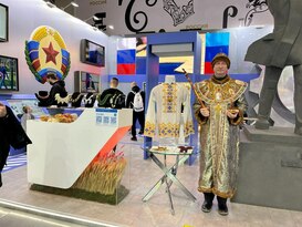 Мастер из Суходольска провел мастер-классы по плетению из бисера на выставке "Россия"