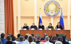 Зампред и депутаты Госдумы встретились в ЛГПУ с демобилизованными студентами