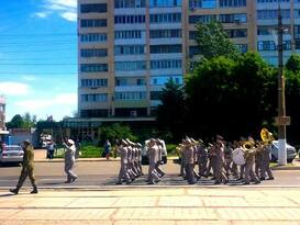 Ветераны погранвойск Луганщины отметили профессиональный праздник маршем в центре Луганска