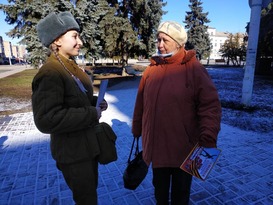 Молодежные активисты поздравили жителей Луганска с Днем освобождения города от фашистов