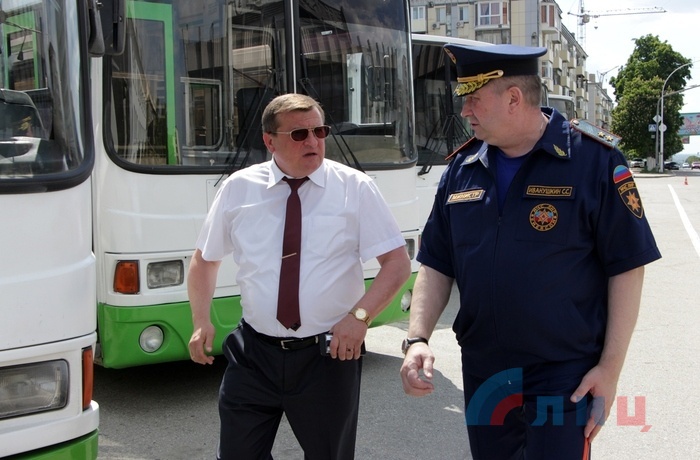Передача Республике автобусов в качестве гумпомощи от правительства Ростова-на-Дону, Луганск, 26 мая 2017 года