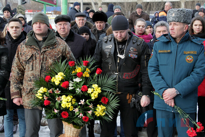 Церемония открытия мемориальной доски трагически погибшему полковнику Олегу Анащенко, Луганск, 4 февраля 2019 года