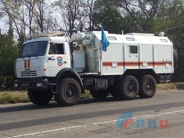 Прибытие колонны автомобилей 35-го гуманитарного  конвоя МЧС РФ, Луганск, 14 августа 2015 года